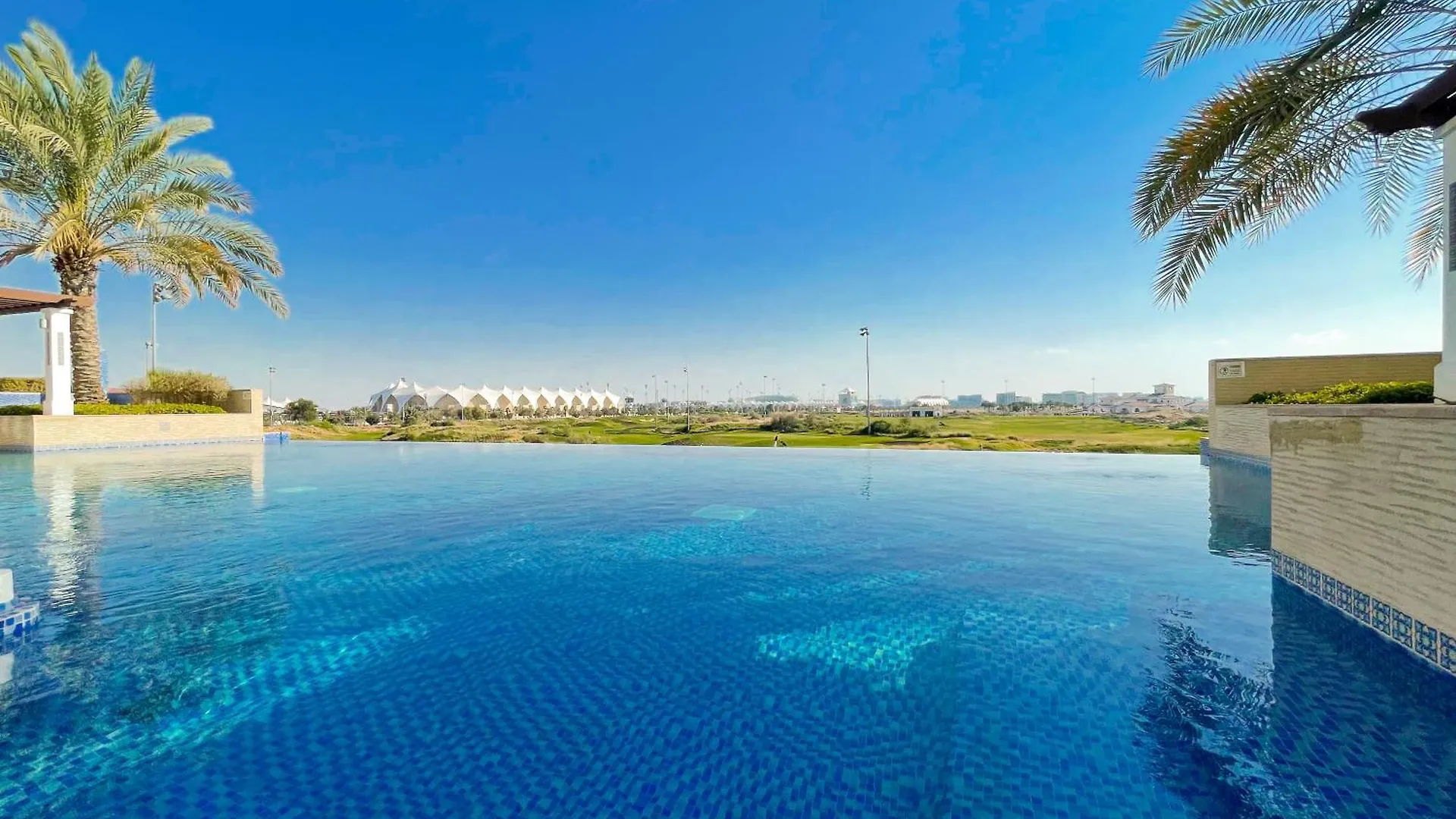 아파트 Voyage Ansam Three Bedroom With Ocean Views 아부다비