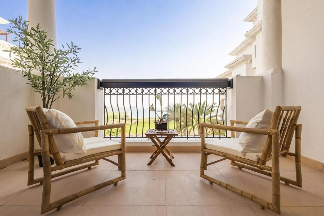 아파트 Voyage Ansam Three Bedroom With Ocean Views 아부다비