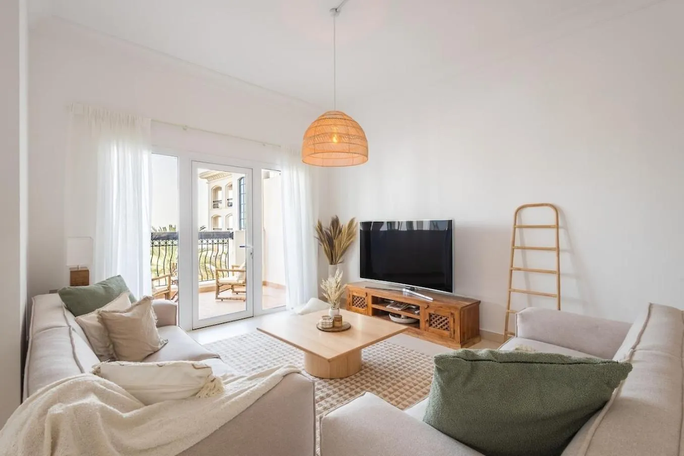Voyage Ansam Three Bedroom With Ocean Views أبو ظبي شقة